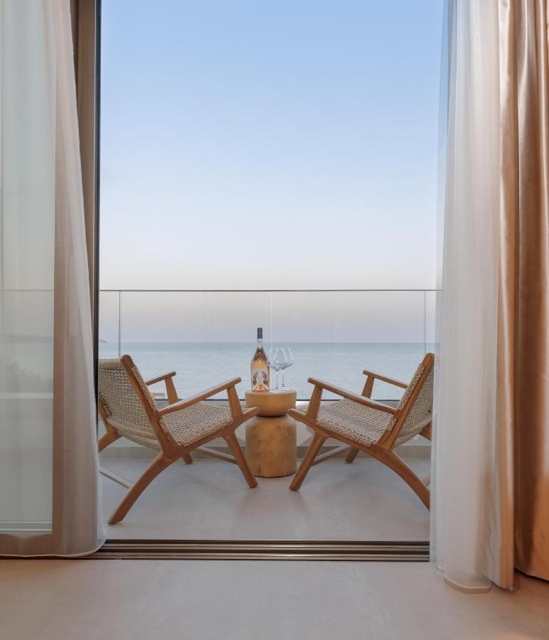 Kales Sea View Suites 이라피트라 외부 사진